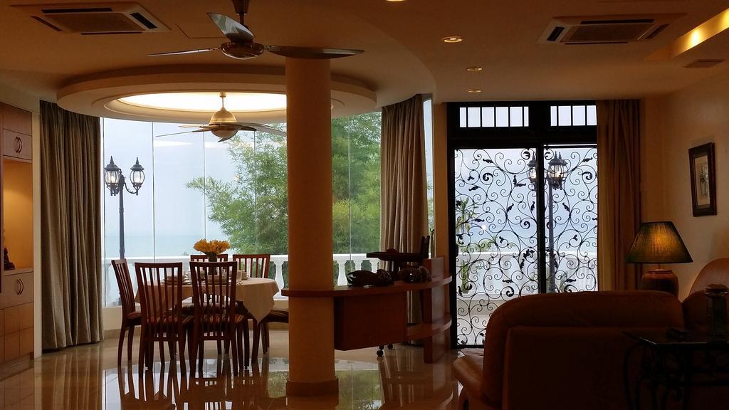 Tropical Sea View & Sunshine Villa Batu Ferringhi Eksteriør billede