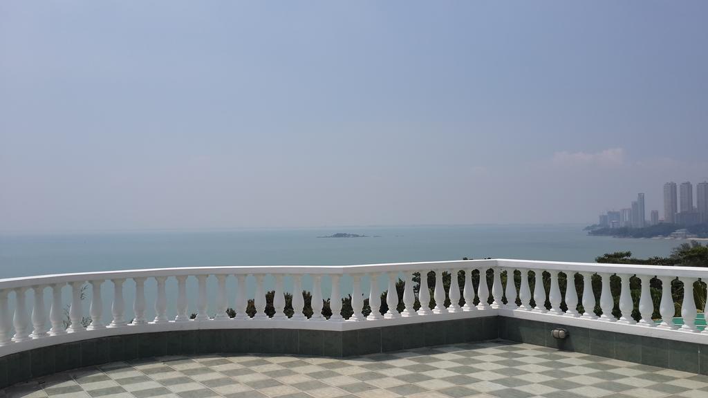Tropical Sea View & Sunshine Villa Batu Ferringhi Eksteriør billede