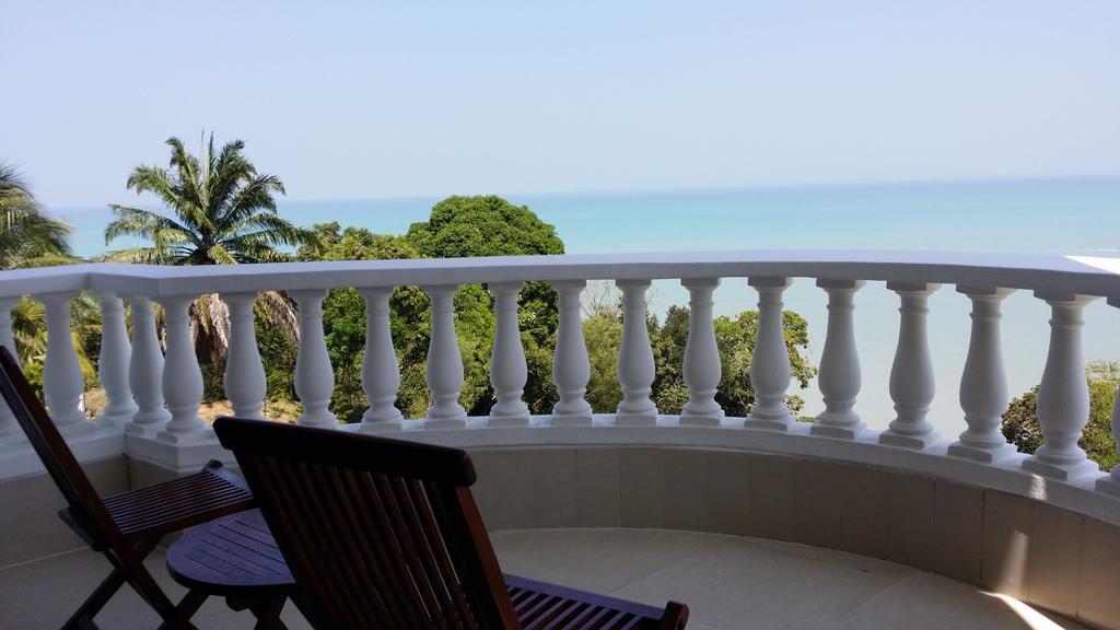 Tropical Sea View & Sunshine Villa Batu Ferringhi Eksteriør billede
